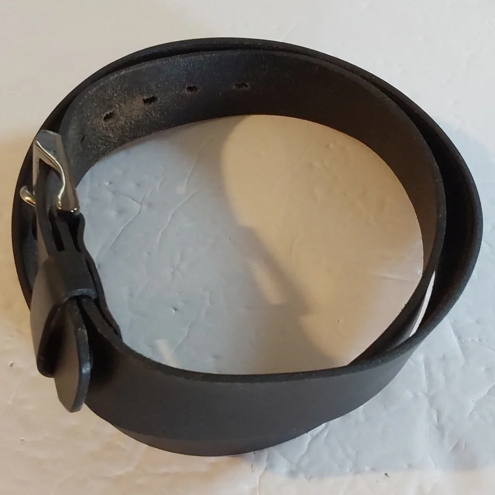 Levi's| Mens Black Premium Leather Belt Silver Buckle Dress Neutral Sz.42
